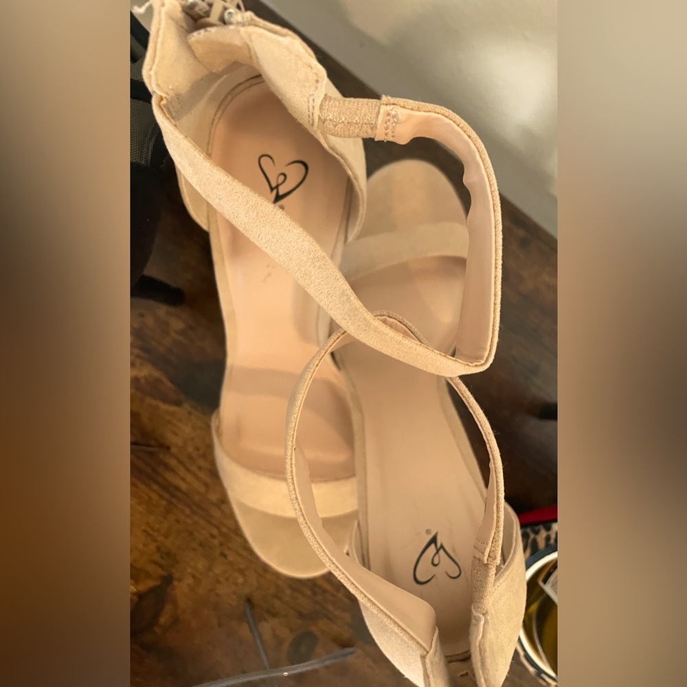 Light khaki color high heels by Windsor.